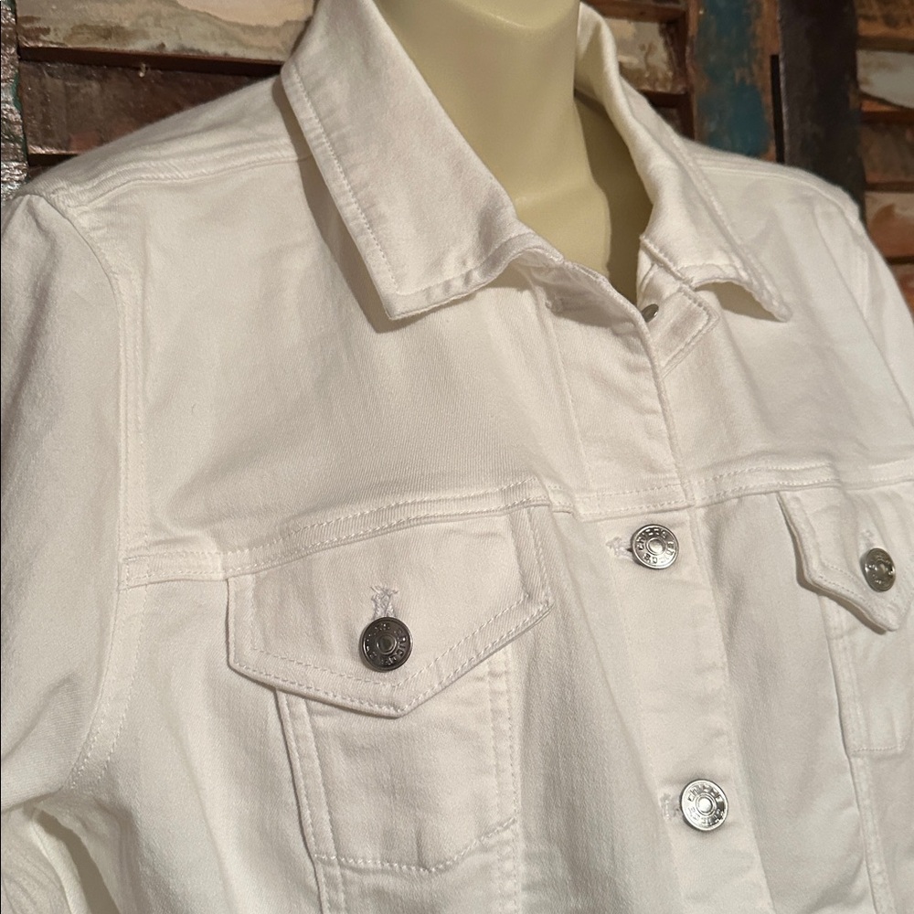 CHICO’S White denim jacket spring & summer with Stretch size 2 - Picture 2 of 7